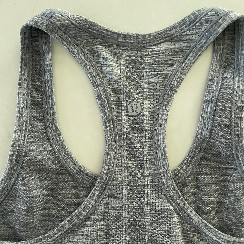 Lululemon Swiftly Tech Women 4 Gray Racerback Tank Top Knit Vented Yoga Dance - Picture 4 of 5